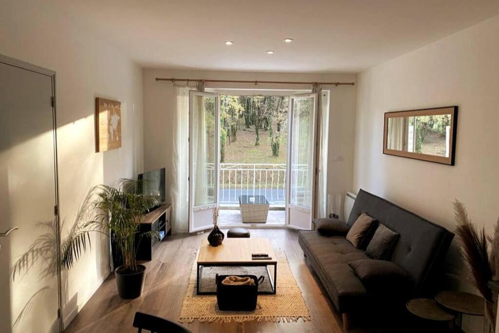 A Pres De La Campagne Et Centre-ville, Avec Parking Prive, Climatisation, Et Double Balcon Prive Apartment *
