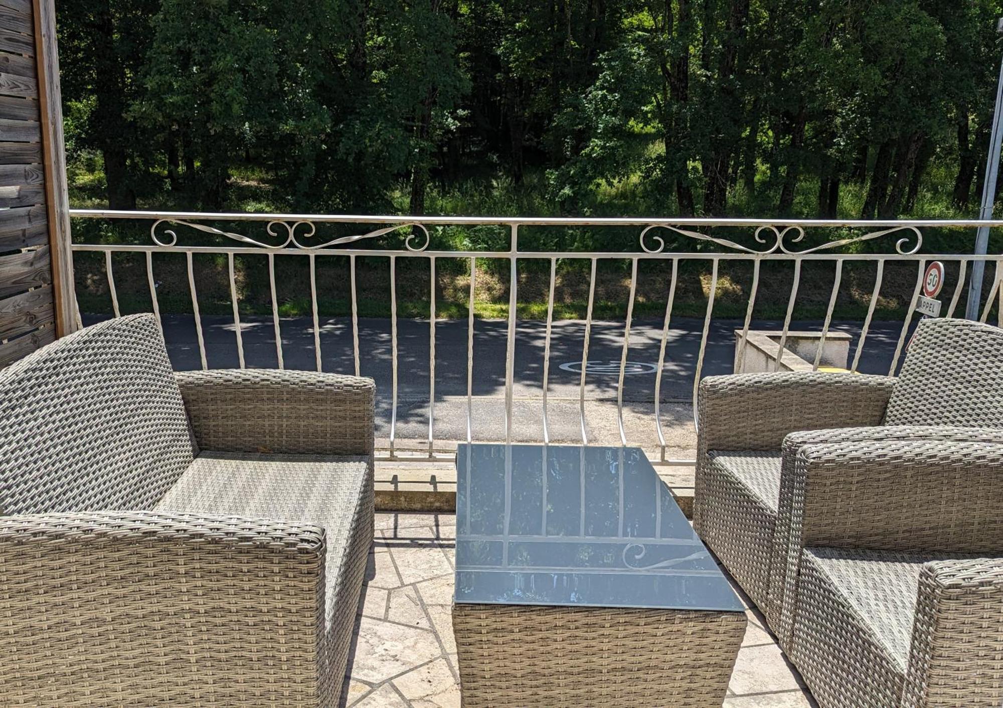 Apartment A Pres De La Campagne Et Centre-ville, Avec Parking Prive, Climatisation, Et Double Balcon Prive Brive-la-Gaillarde